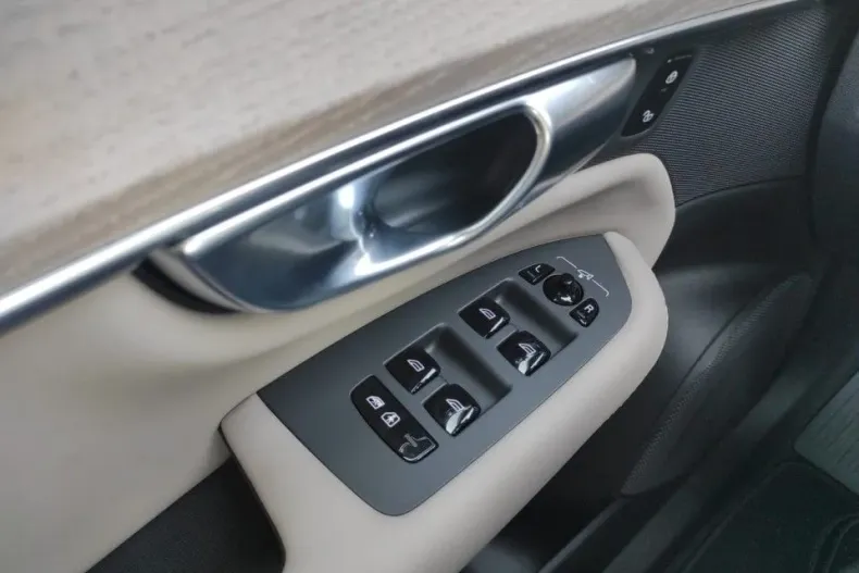 Volvo XC90 din 2025 cu 7 km - oferta VOL138944 - foto 15