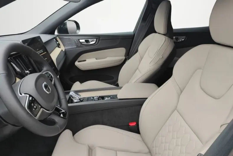 Volvo XC60 din 2025 cu 4.000 km - oferta VOL138945 - foto 9