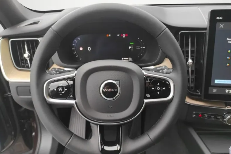 Volvo XC60 din 2025 cu 4.000 km - oferta VOL138945 - foto 11