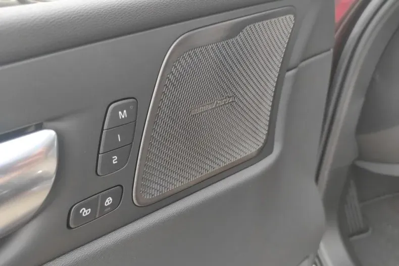 Volvo XC60 din 2025 cu 4.000 km - oferta VOL138945 - foto 15