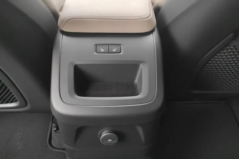 Volvo XC60 din 2025 cu 4.000 km - oferta VOL138945 - foto 16