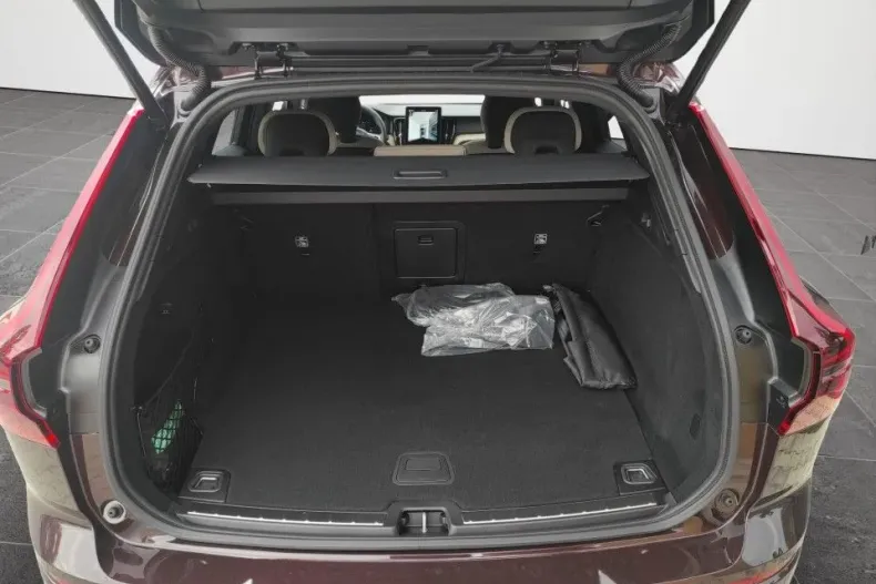 Volvo XC60 din 2025 cu 4.000 km - oferta VOL138945 - foto 22