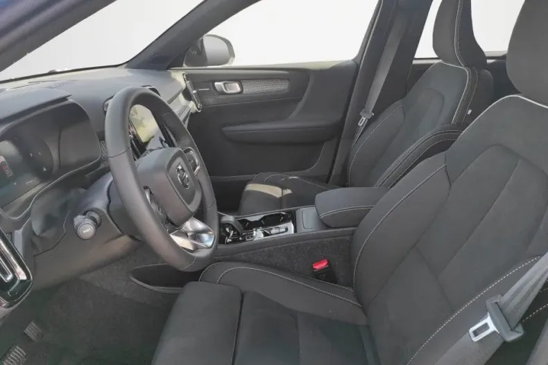 Volvo XC40 din 2024 cu 6.500 km - oferta VOL138947 - foto 9