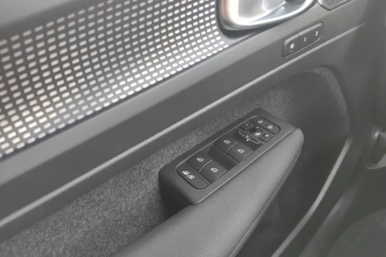 Volvo XC40 din 2024 cu 6.500 km - oferta VOL138947 - foto 13