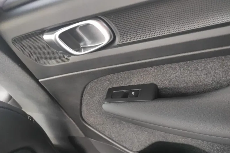 Volvo XC40 din 2024 cu 6.500 km - oferta VOL138947 - foto 18