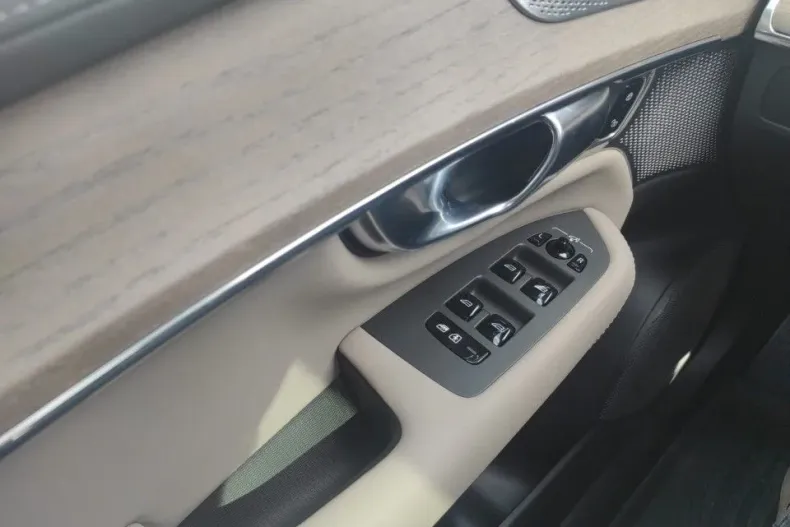 Volvo XC90 din 2024 cu 14.000 km - oferta VOL138949 - foto 12