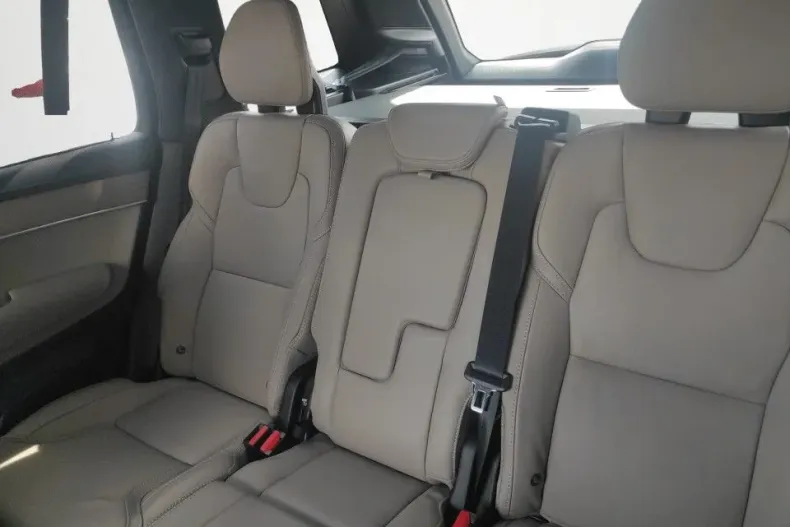 Volvo XC90 din 2024 cu 14.000 km - oferta VOL138949 - foto 13