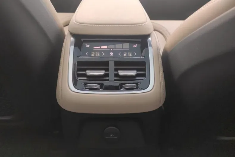 Volvo XC90 din 2024 cu 14.000 km - oferta VOL138949 - foto 21