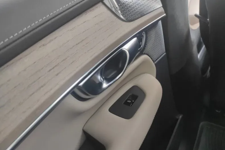 Volvo XC90 din 2024 cu 14.000 km - oferta VOL138949 - foto 22