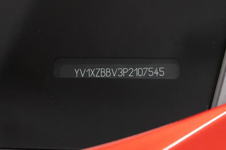 Volvo XC40 din 2023 cu 9.000 km - oferta VOL138950 - foto 9