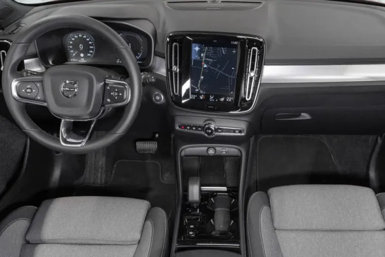 Volvo XC40 din 2023 cu 9.000 km - oferta VOL138950 - foto 12