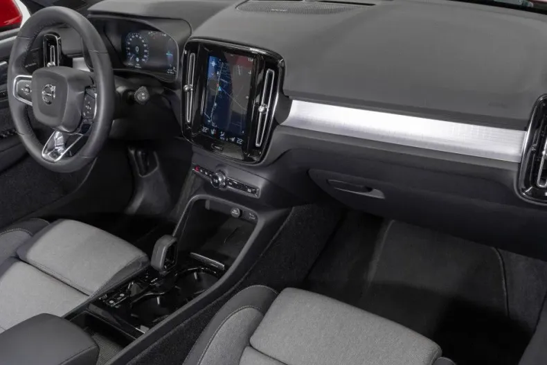 Volvo XC40 din 2023 cu 9.000 km - oferta VOL138950 - foto 13