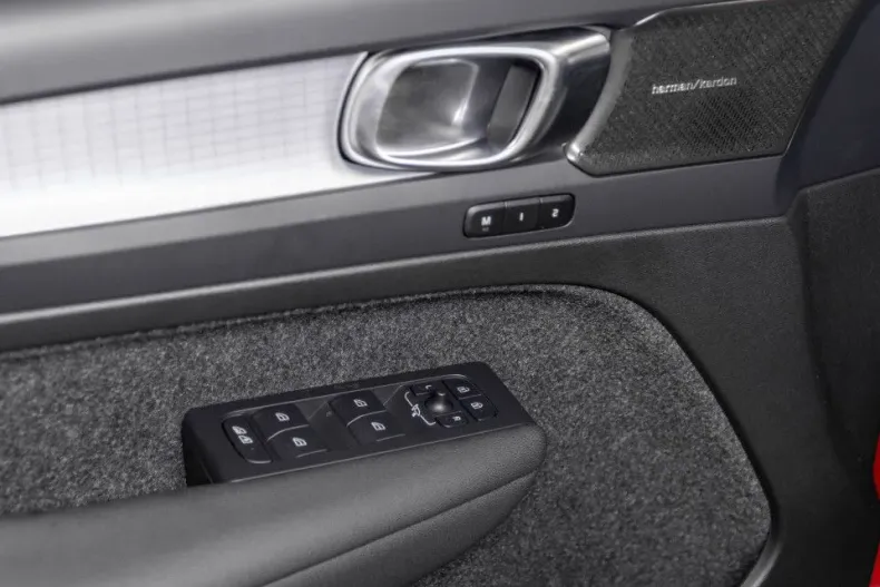 Volvo XC40 din 2023 cu 9.000 km - oferta VOL138950 - foto 19