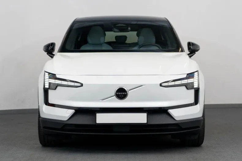 Volvo EX30 din 2024 cu 5.000 km - oferta VOL138951 - foto 4