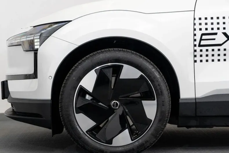 Volvo EX30 din 2024 cu 5.000 km - oferta VOL138951 - foto 8