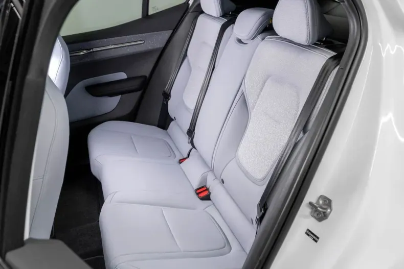 Volvo EX30 din 2024 cu 5.000 km - oferta VOL138951 - foto 24