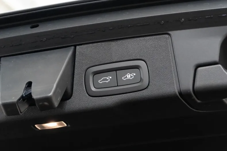 Volvo XC60 din 2024 cu 50 km - oferta VOL138952 - foto 7