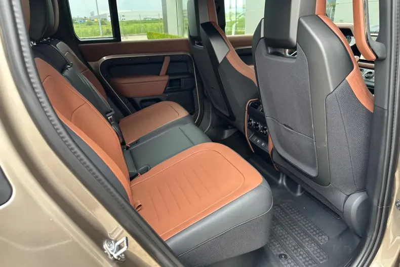 Land Rover Defender din 2025 cu 900 km - oferta LAN139074 - foto 5