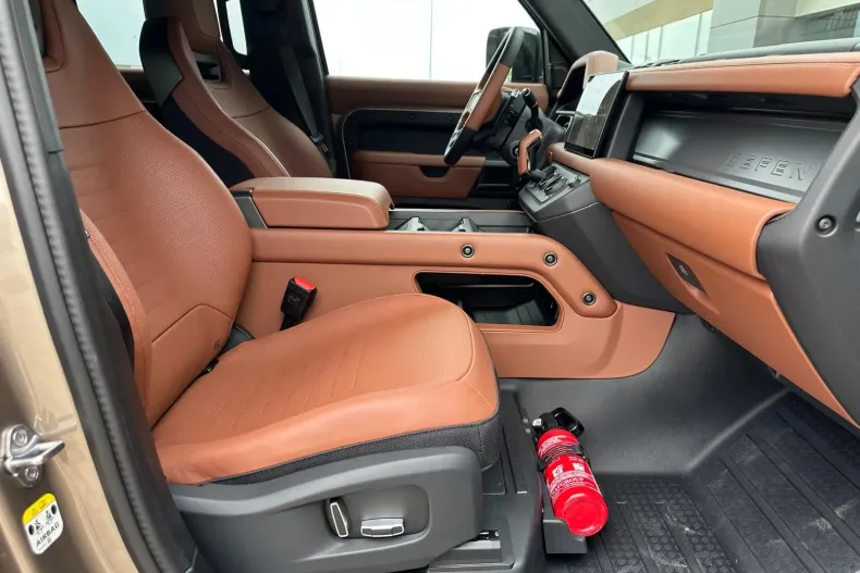 Land Rover Defender din 2025 cu 900 km - oferta LAN139074 - foto 11