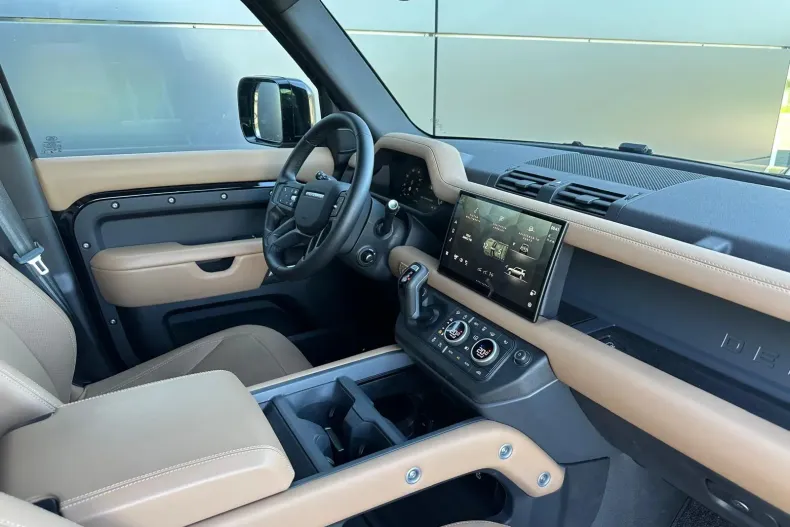 Land Rover Defender din 2024 cu 5.998 km - oferta LAN139075 - foto 3