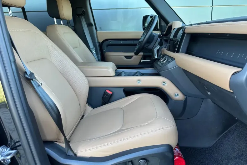 Land Rover Defender din 2024 cu 5.998 km - oferta LAN139075 - foto 9