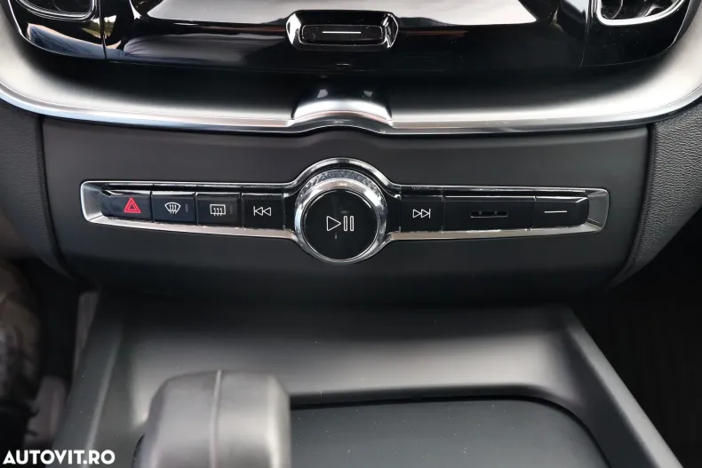 Volvo XC60 din 2022 cu 72.964 km - oferta VOL139102 - foto 19