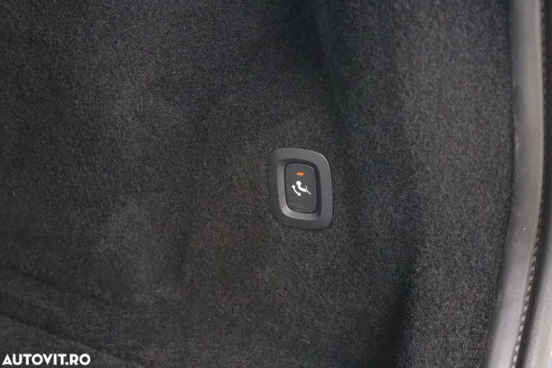 Volvo XC60 din 2022 cu 72.964 km - oferta VOL139102 - foto 24