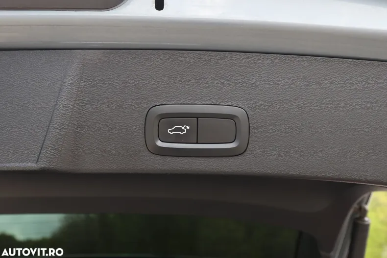 Volvo XC40 din 2019 cu 82.631 km - oferta VOL139105 - foto 22