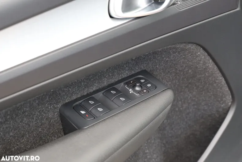 Volvo XC40 din 2019 cu 82.631 km - oferta VOL139105 - foto 29