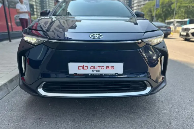 Toyota bZ4X din 2025 cu 9.365 km - oferta TOY139126 - foto 2