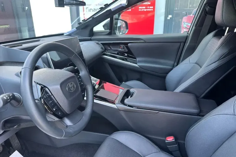 Toyota bZ4X din 2025 cu 9.365 km - oferta TOY139126 - foto 12