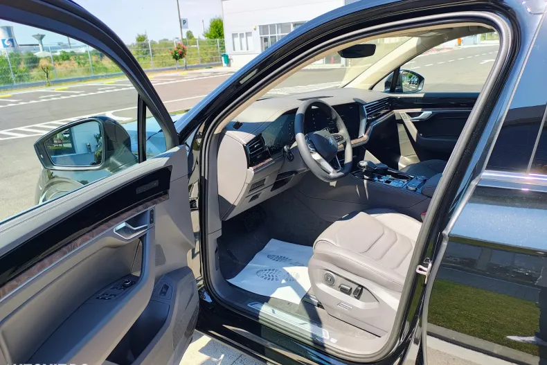 Volkswagen Touareg din 2025 cu 5 km - oferta VOL139199 - foto 11