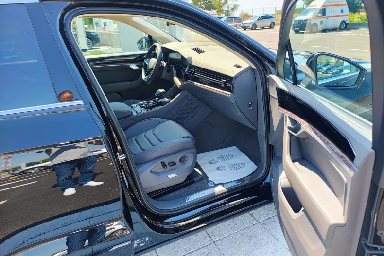 Volkswagen Touareg din 2025 cu 5 km - oferta VOL139199 - foto 12