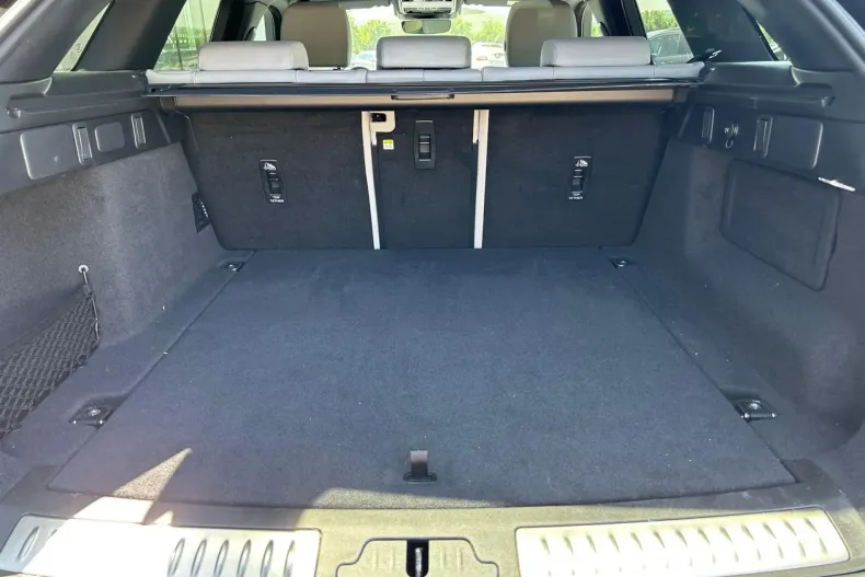 Land Rover Range Rover Velar din 2024 cu 2.687 km - oferta LAN139219 - foto 4