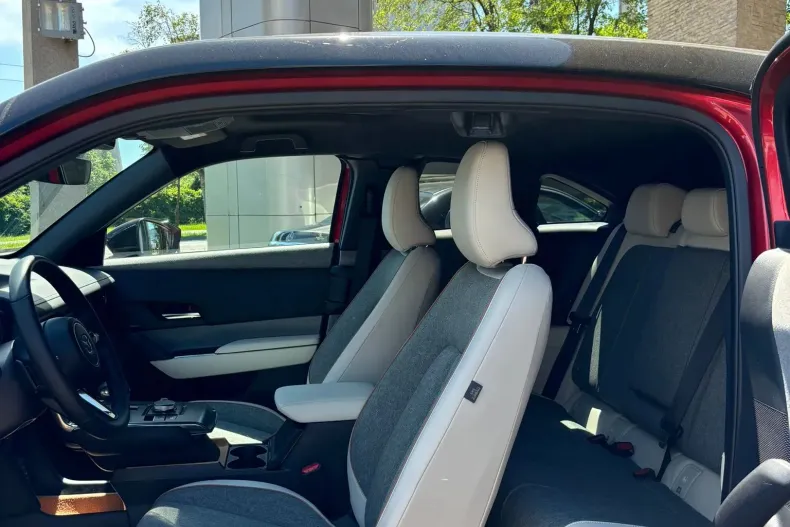 Mazda MX-30 din 2025 cu 900 km - oferta MAZ139253 - foto 7