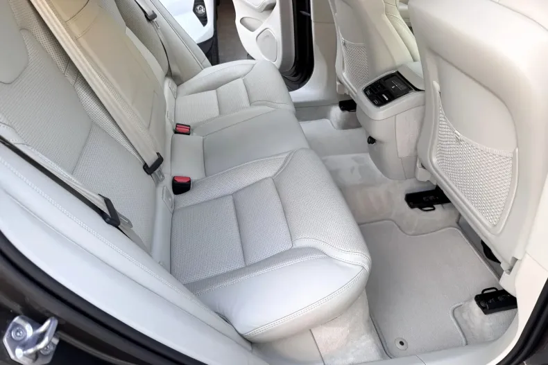 Volvo XC60 din 2019 cu 158.000 km - oferta VOL139372 - foto 26