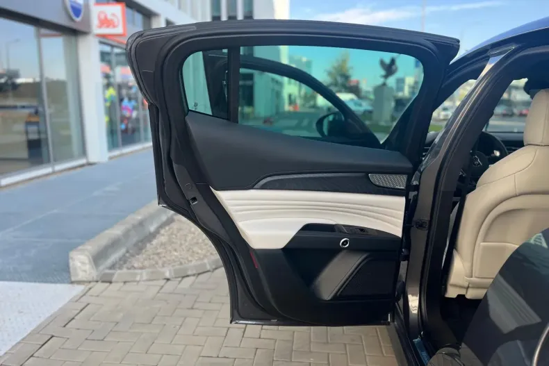 Maserati Grecale din 2023 cu 1 km - oferta MAS139380 - foto 17