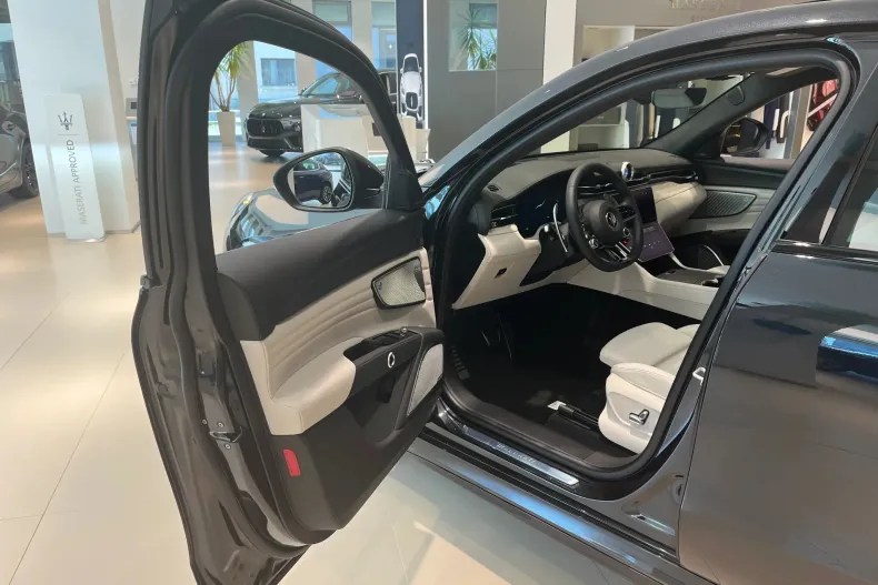 Maserati Grecale din 2023 cu 1 km - oferta MAS139388 - foto 8