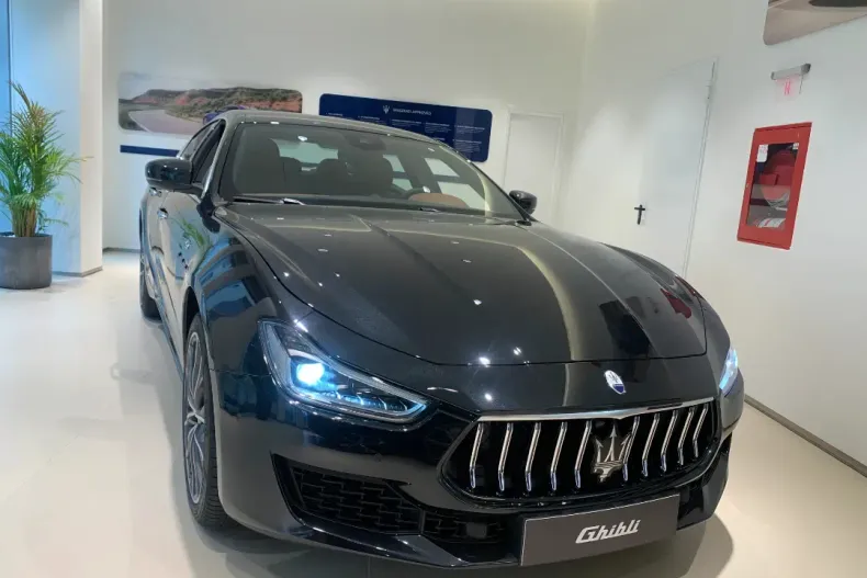 Maserati Ghibli din 2022 cu 15 km - oferta MAS139392 - foto 3