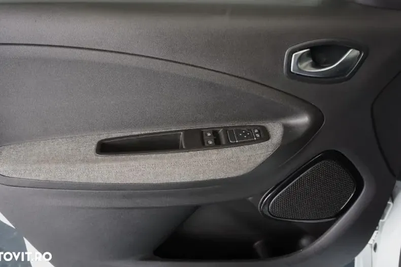 Renault ZOE din 2020 cu 33.077 km - oferta REN139474 - foto 23