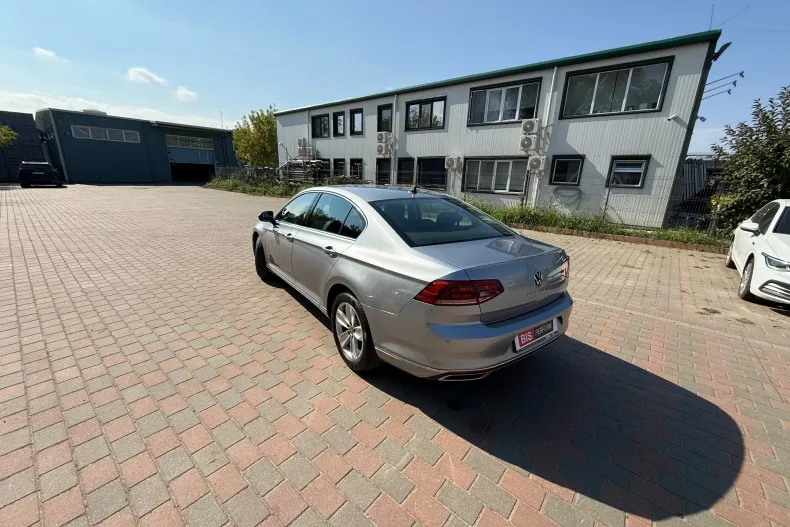 Volkswagen Passat din 2020 cu 59.302 km - oferta VOL139529 - foto 7