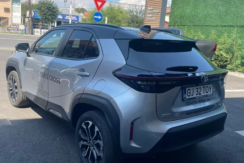 Toyota Yaris Cross din 2024 cu 4.989 km - oferta TOY139585 - foto 3