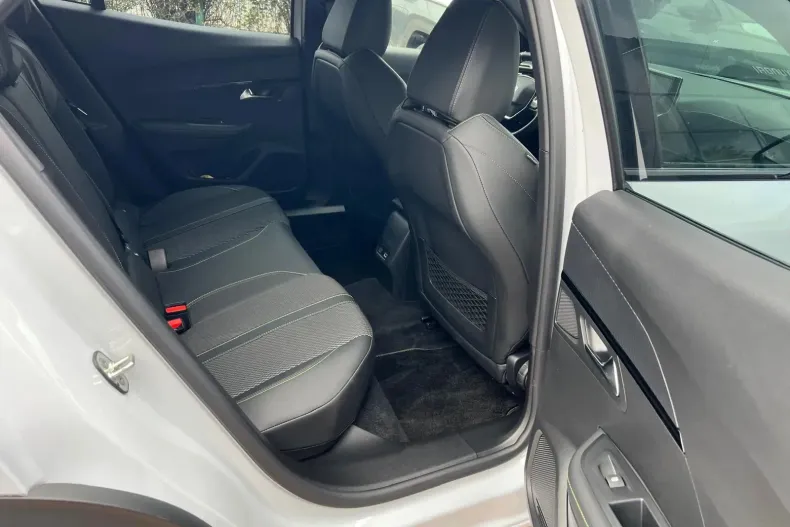 Peugeot 2008 din 2024 cu 6.864 km - oferta PEU139591 - foto 9