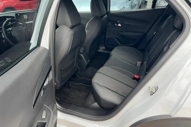 Peugeot 2008 din 2024 cu 6.864 km - oferta PEU139591 - foto 11