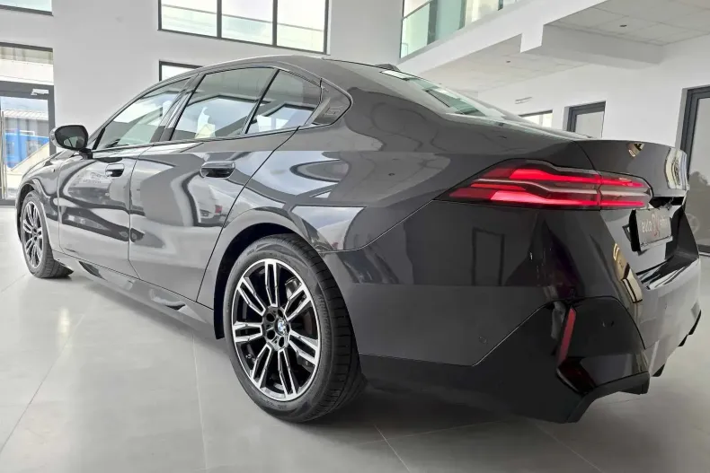 BMW Seria 5 din 2024 cu 14.150 km - oferta BMW139595 - foto 4