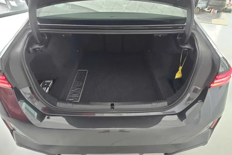 BMW Seria 5 din 2024 cu 14.150 km - oferta BMW139595 - foto 11