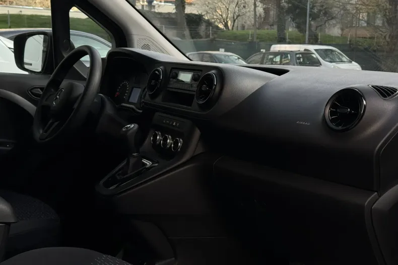 Mercedes-Benz Citan din 2023 cu 3.400 km - oferta MER139611 - foto 19