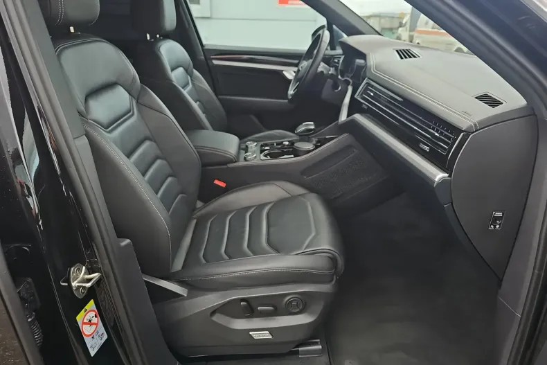 Volkswagen Touareg din 2023 cu 36.280 km - oferta VOL139648 - foto 15