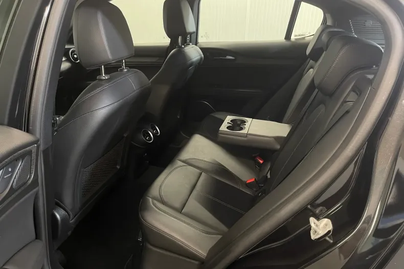 Alfa Romeo Stelvio din 2023 cu 32.347 km - oferta ALF139799 - foto 11