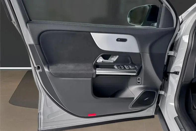 Mercedes-Benz GLA din 2024 cu 6.000 km - oferta MER139801 - foto 7